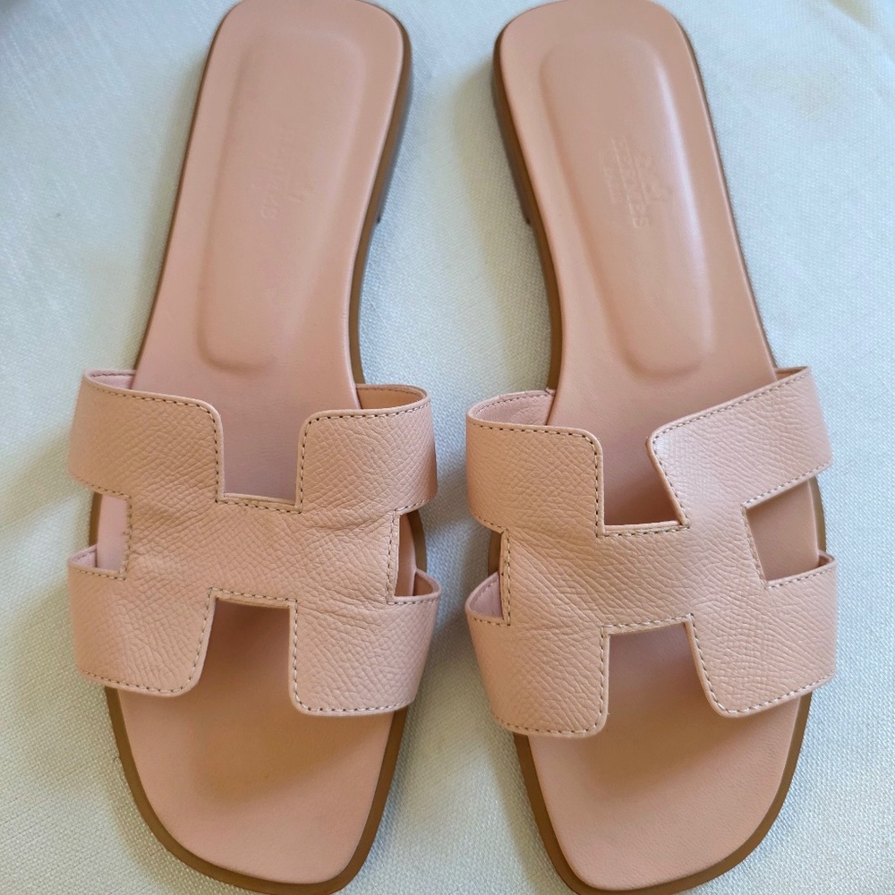 Hermes Oran sandals in soft pink